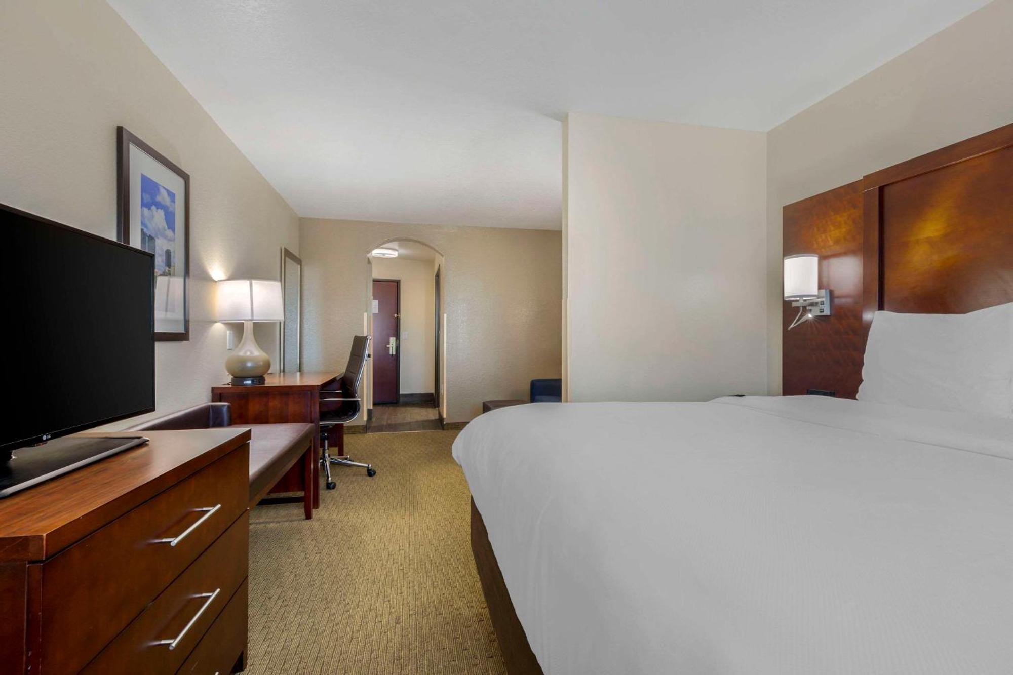 Comfort Suites Benbrook Luaran gambar