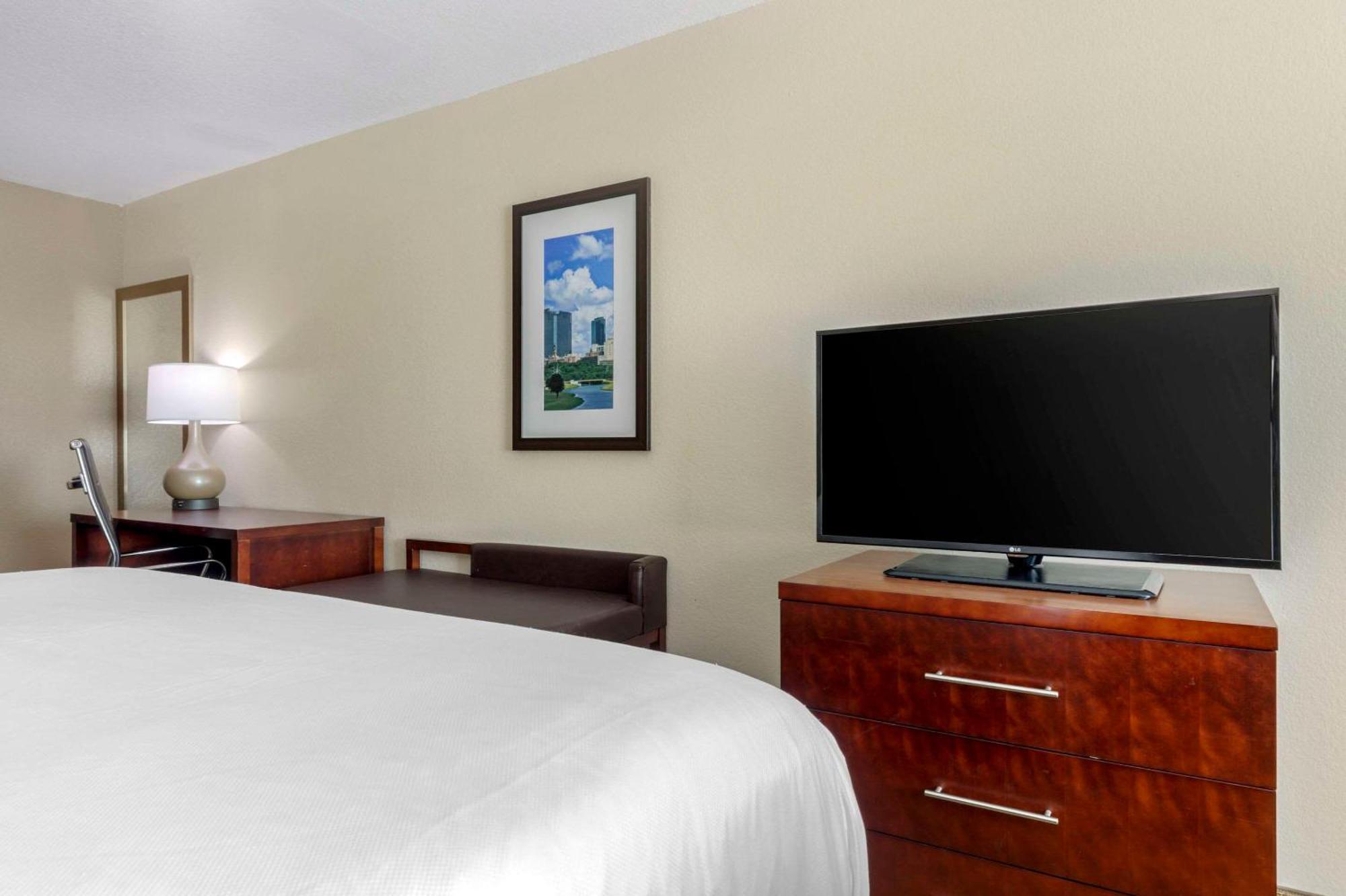 Comfort Suites Benbrook Luaran gambar