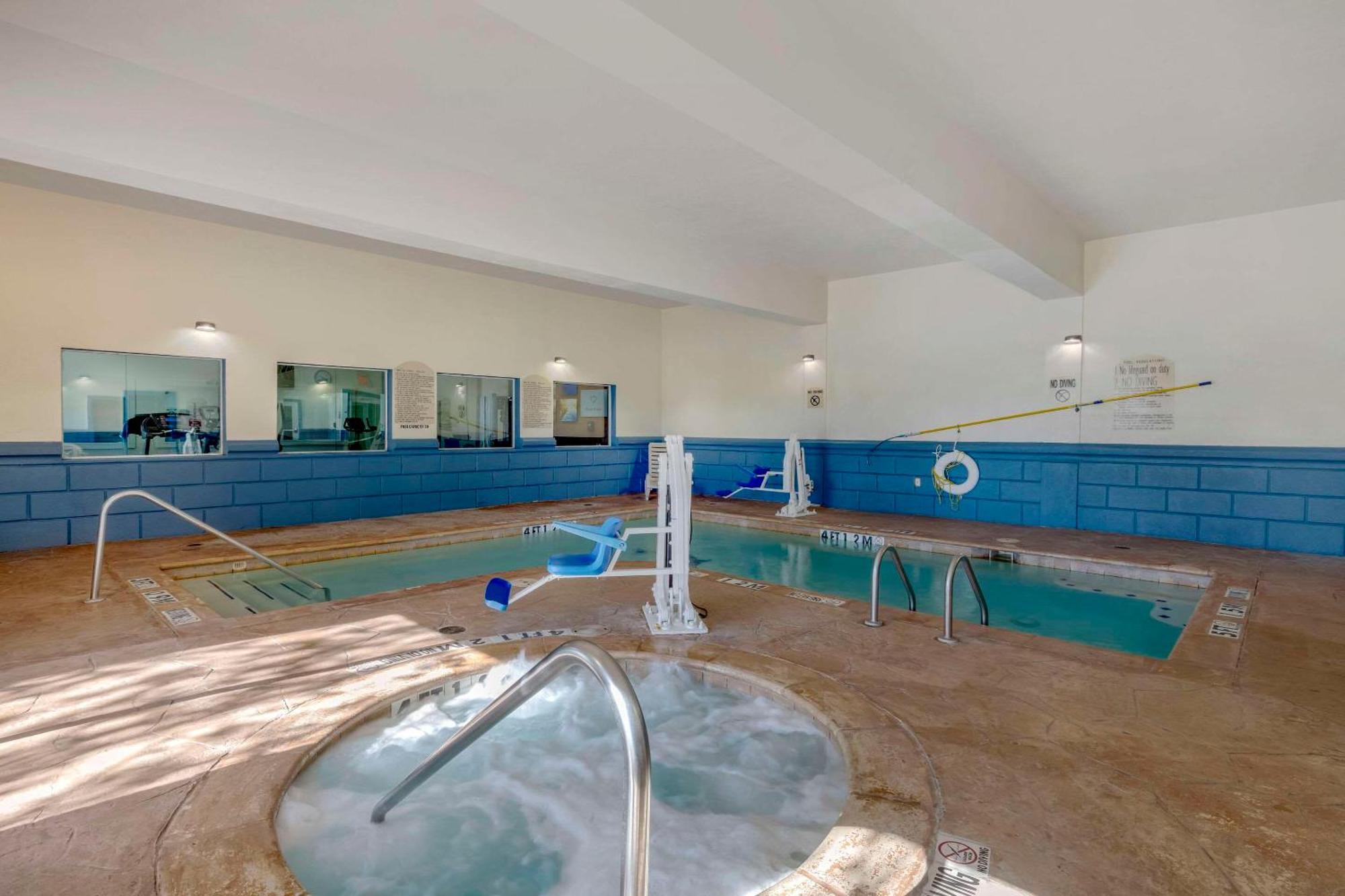 Comfort Suites Benbrook Luaran gambar