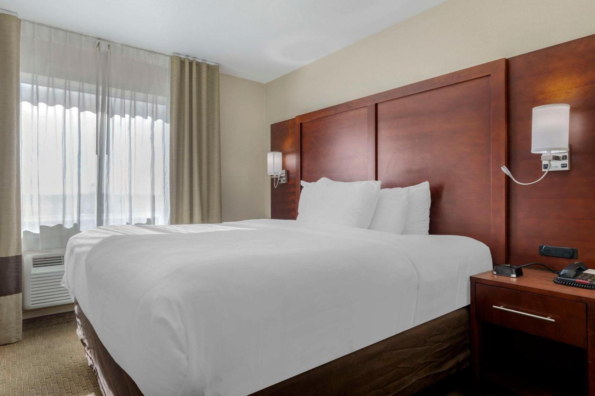 Comfort Suites Benbrook Luaran gambar