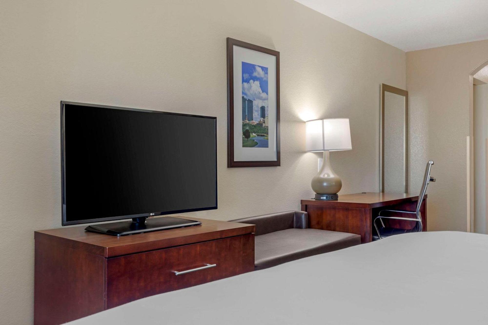 Comfort Suites Benbrook Luaran gambar