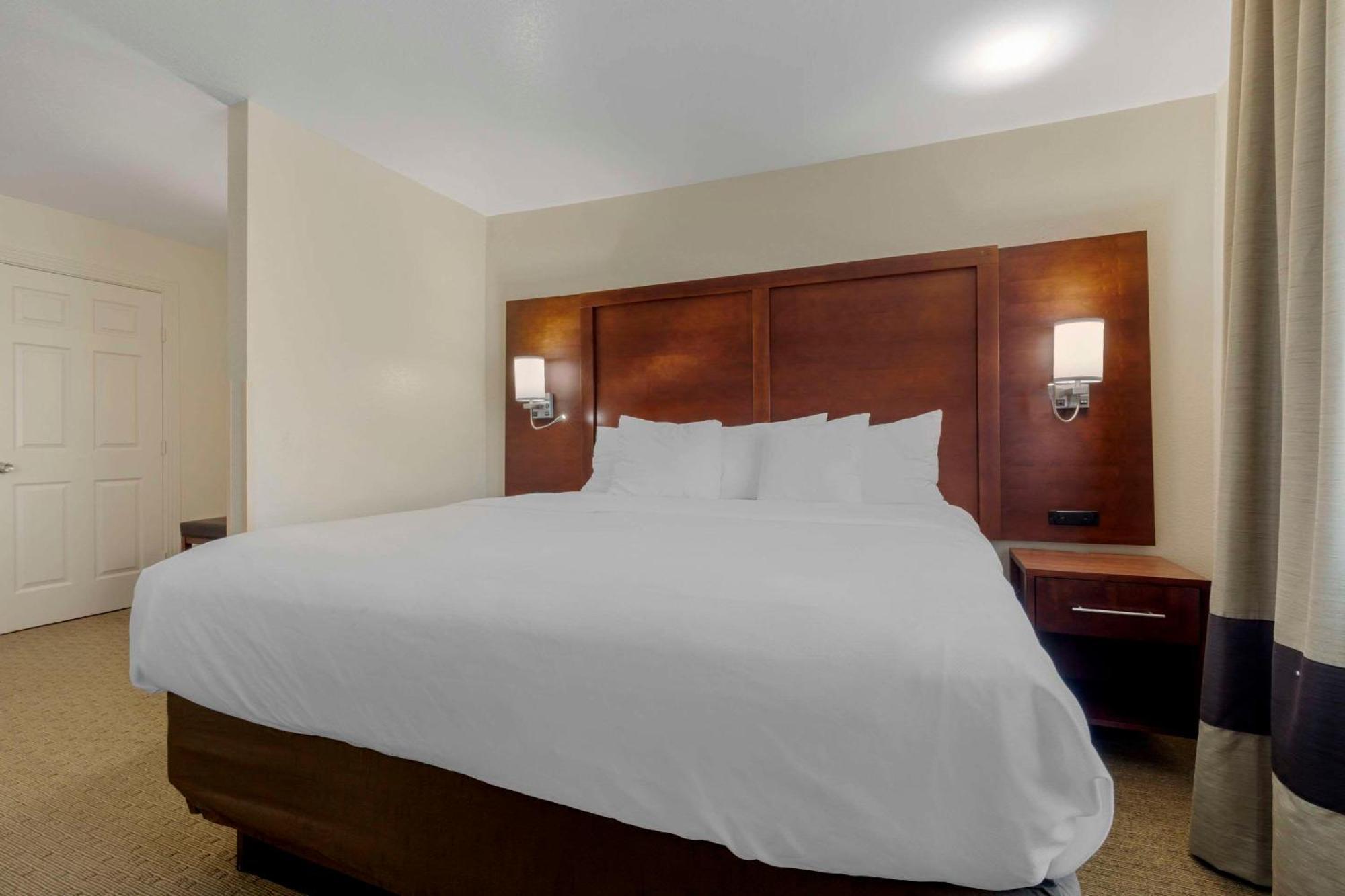 Comfort Suites Benbrook Luaran gambar
